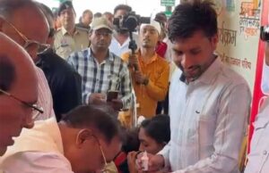 द्रनाहू कुर्मी-क्षत्रिय समाज के केंद्रीय अधिवेशन में मुख्यमंत्री ने बच्चों को कराया स्वर्णप्राशन