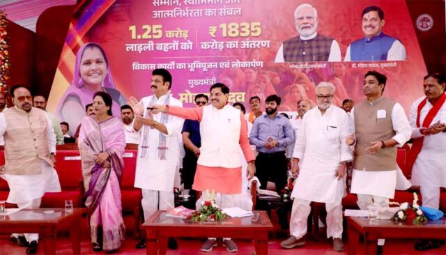 cm_yadav_ladli.jpg