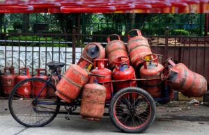 LPG सिलेंडर 942 रुपये पहुंचा, फिर भी भारत में सबसे सस्ता! जानिए पाकिस्तान, श्रीलंका समेत पड़ोसी देशों के दाम