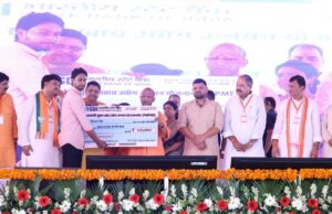 मंच पर मुख्यमंत्री के आने के बाद से पंडाल में गूंजता रहा जय राम व बुलडोजर बाबा का जयघोष