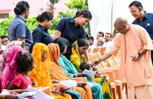 जनता दर्शन में योगी सख्त, बोले- भूमाफियाओं पर एफआईआर कर भेजें जेल