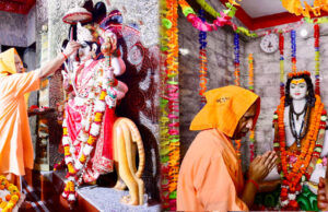 मुख्यमंत्री योगी आदित्यनाथ ने किए मां पाटेश्वरी के दर्शन