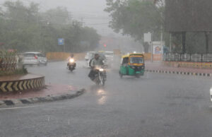 MP Weather Today: मध्य प्रदेश के 8 जिलों में भारी बारिश का अलर्ट, भोपाल में सुबह बूंदाबांदी; अब भी 17% कम बरसा मानसून