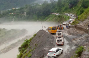 उत्तराखंड में बारिश का कहर: भूस्खलन से 140 सड़कें बंद, अगले 2 दिन भारी बारिश का अलर्ट