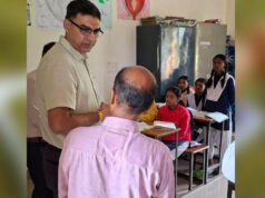 नवागत कलेक्टर रत्नाकर झा ने विद्यालयों एवं छात्रावास का किया निरीक्षण