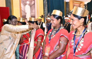 राष्ट्रपति भवन के विशेष अतिथि बने बस्तर के मांझी-चालकी : बस्तर पंडुम-2026 के विजेताओं और जनजातीय प्रतिनिधियों का हुआ विशेष सम्मान