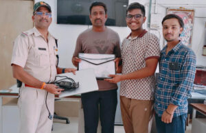 आरपीएफ ने ₹70 हजार मूल्य का लैपटॉप व महत्वपूर्ण दस्तावेजों से भरा बैग यात्री को सकुशल लौटाया