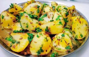 10 मिनट में बनाएं धनिया वाले चटपटे आलू, दाल-चावल का स्वाद बढ़ाएं