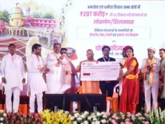 सपनों को मिले पंख: अमरोहा में सीएम योगी ने बांटी खुशियों की चाबी और स्वावलंबन के चेक