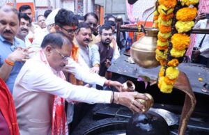 गुरु पूर्णिमा पर कोसमनारा पहुंचे मुख्यमंत्री विष्णु देव साय, सत्यनारायण बाबा धाम में की पूजा-अर्चना
