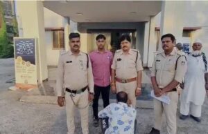 थाना निशातपुरा पुलिस की बड़ी कार्यवाही, कुख्यात 10000/-रुपये का इनामी बदमाश काला उर्फ नजफ ईरानी गिरफ्तार