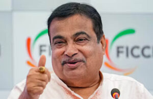 E20 Petrol से गाड़ियों पर कितना पड़ेगा असर? नितिन गडकरी ने बताया- क्या इंजन बदलने की पड़ेगी जरूरत