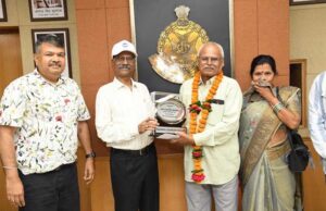 पुलिस मुख्यालय परिवार द्वारा 8 सेवानिवृत्त कर्मचारियों को दी गई भावभीनी विदाई