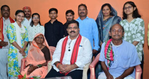 रायपुर: तीन बहनों ने एक साथ पास की नीट परीक्षा, उप मुख्यमंत्री विजय शर्मा ने घर पहुंचकर दी बधाई