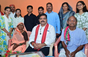 रायपुर: तीन बहनों ने एक साथ पास की नीट परीक्षा, उप मुख्यमंत्री विजय शर्मा ने घर पहुंचकर दी बधाई