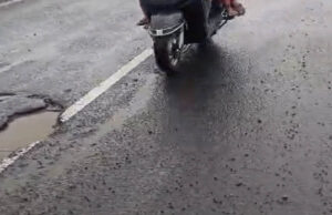 ₹154 करोड़ के अंबेडकर फ्लाईओवर की खुली पोल! बारिश में उखड़ा डामर, बाहर निकले सरिए