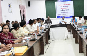 रायपुर : प्रभारी मंत्री राजेश अग्रवाल ने ली विभागीय समीक्षा बैठक