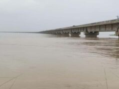 सरयू का जलस्तर खतरे के निशान से 30 सेमी नीचे, घटते पानी के साथ तेज हुआ कटान