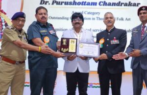 डॉ. पुरुषोत्तम चन्द्राकर को राष्ट्रीय गौरव पुरस्कार नई दिल्ली के कन्वेंशन सेंटर में प्रदान किया गया