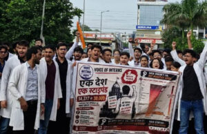 MP के 13 सरकारी मेडिकल कॉलेजों में MBBS इंटर्न्स की हड़ताल, 3,600 प्रशिक्षु डॉक्टरों ने काम किया बंद