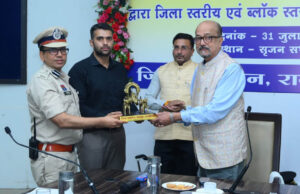 समाज के अंतिम व्यक्ति तक पहुंचे शासन की योजनाओं का लाभ: राज्यपाल रमेन डेका