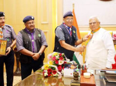 राज्यपाल पटेल ने स्काउट्स एवं गाइड स्कार्फ धारण किया