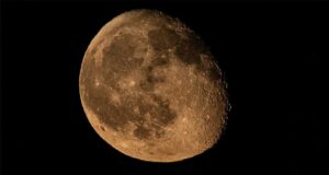 चांद पर भी जिंदा रह सकते हैं धरती के माइक्रोब्स! NASA की स्टडी में बड़ा खुलासा