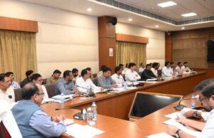 रायपुर : उप मुख्यमंत्री अरुण साव ने विकास कार्यों और योजनाओं के क्रियान्वयन की समीक्षा की