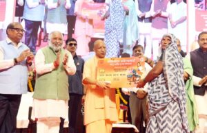 ‘अब जब चाहे अयोध्या-काशी जाएंगे’, निशुल्क सफर की सौगात पर भावुक हुईं बुजुर्ग