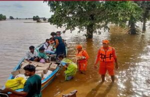 बाढ़ प्रभावितों तक तेजी से पहुंच रही राहत, 16 जिलों में मदद से जुड़ा अभियान जारी