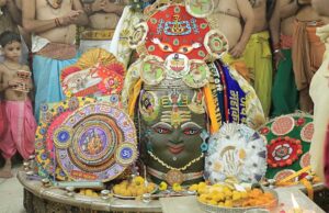 रक्षाबंधन पर सबसे पहले महाकाल को बांधी राखी, भस्म आरती में निभाई गई अनोखी परंपरा