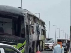 ब्रिज की सेफ्टी वॉल से टकराई बस, 4 की मौत; खिड़कियां टूटने से नीचे गिरे यात्री