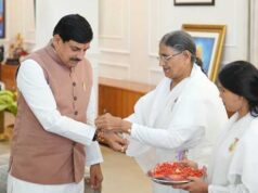 मुख्यमंत्री डॉ. यादव को बहनों ने बांधे रक्षा सूत्र, माउंट आबू संगोष्ठी का दिया आमंत्रण