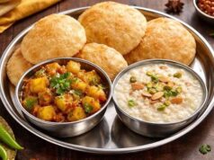 संडे लंच में बनाएं सूजी की फूली-फूली पूड़ियां और चटपटे मठ्ठे वाले आलू