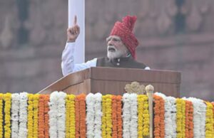 लाल किले से PM मोदी का ‘दिमागी नक्सल’ वार, विपक्ष ने बोला तीखा हमला