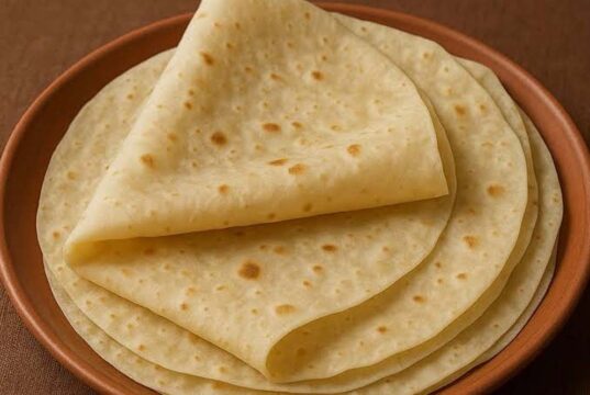 घर पर बनाएं होटल जैसी पतली और मुलायम रुमाली रोटी, तवे पर ऐसे करें तैयार