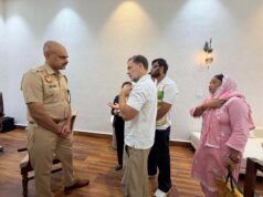 पेलेट गन मामले में राहुल गांधी का धरना, FIR की मांग पर दिल्ली पुलिस से भिड़े