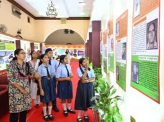 विद्यार्थियों ने देखी स्वतंत्रता संग्राम सेनानियों और ‘वंदे मातरम्’ पर आधारित छायाचित्र प्रदर्शनी
