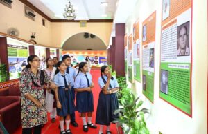 विद्यार्थियों ने देखी स्वतंत्रता संग्राम सेनानियों और ‘वंदे मातरम्’ पर आधारित छायाचित्र प्रदर्शनी