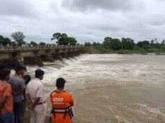 CG: धमतरी में एनीकट में बहे मछुआरे का शव बरामद, मासूम समेत 2 की तलाश जारी