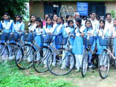 ठग्गांव स्कूल की 18 छात्राओं को मिली साइकिल, मंत्री ने कहा-गांवों की तस्वीर बदल रही है