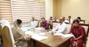 15 अगस्त तक पूरे हों छात्रावास मेस निर्माण कार्य : राज्यमंत्री गौर विभाग की समीक्षा बैठक ली
