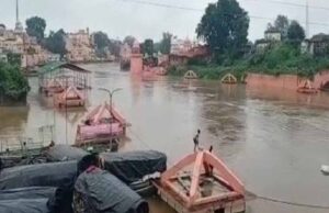 चित्रकूट में बाढ़ के बाद फिर बारिश का कहर, नेशनल हाईवे का हिस्सा धंसा