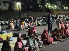 बदनावर-टिमरवानी फोरलेन मुआवजे को लेकर किसानों का प्रदर्शन, खुले आसमान के नीचे गुजारी रात
