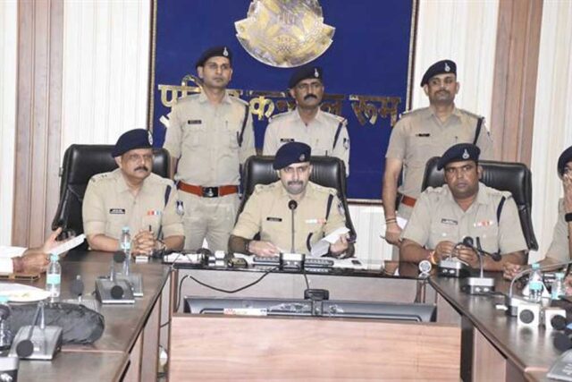 Police_01-12.jpg