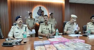 रतलाम में सराफा व्यापारी से करोड़ों की लूट का पुलिस ने 48 घंटे में किया खुलासा