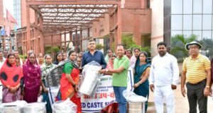 अनुसूचित जाति उपयोजना के तहत किसानों को स्टोरेज बिन वितरित