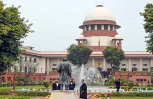 West Bengal SIR: वोटर लिस्ट से हटाए नामों की अपील पर धीमी सुनवाई से SC नाराज, चुनाव आयोग से मांगी रिपोर्ट
