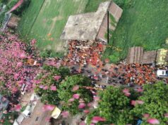 कांवड़ियों पर हेलीकॉप्टर से पुष्पवर्षा, गूंजा हर-हर महादेव का जयघोष