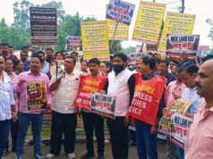 अवधपुरी में नगर निगम की नोटिस-सीलिंग कार्रवाई का विरोध, व्यापारियों ने निकाला पैदल मार्च